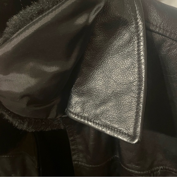 DANIER Classic Leather Trench Coat With Faux Fur Collar (Black) - Picture 15 of 16